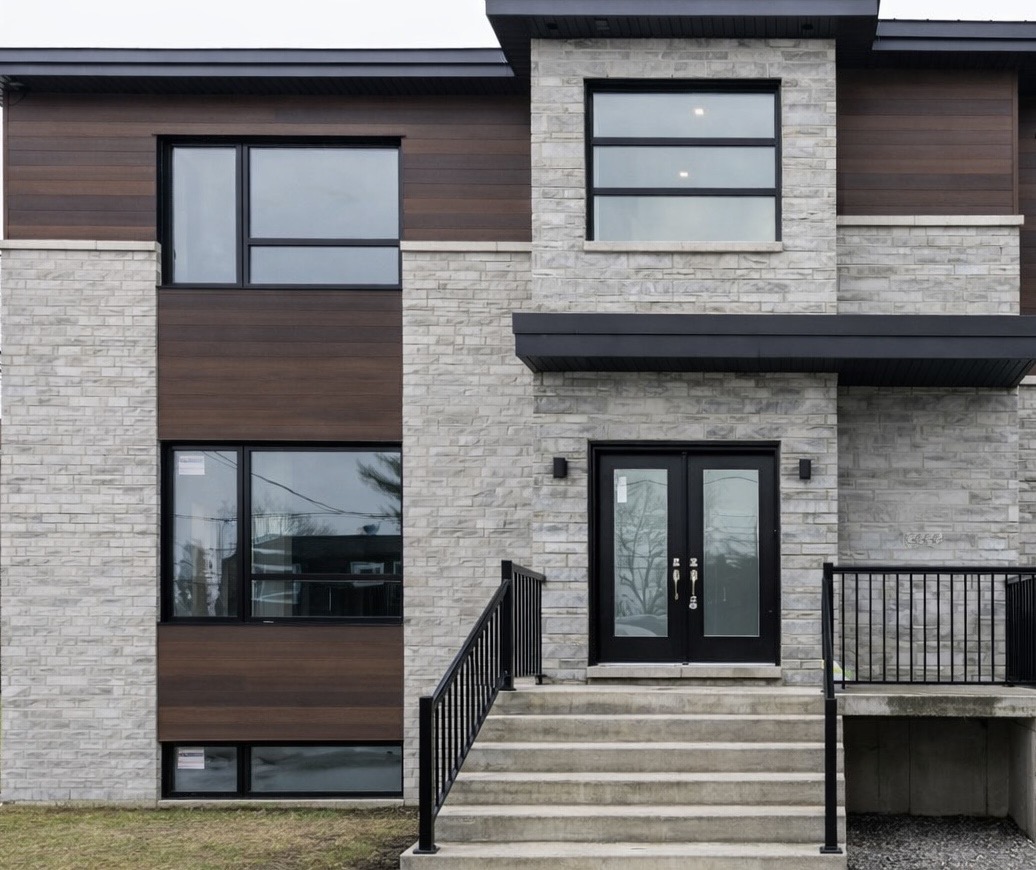 Modern home renovation in West Island Montreal featuring black-framed windows and front entry door installation, serving Dorval, Pointe-Claire, Pierrefonds, Kirkland, Beaconsfield, Dollard-Des-Ormeaux and Vaudreuil-Dorion